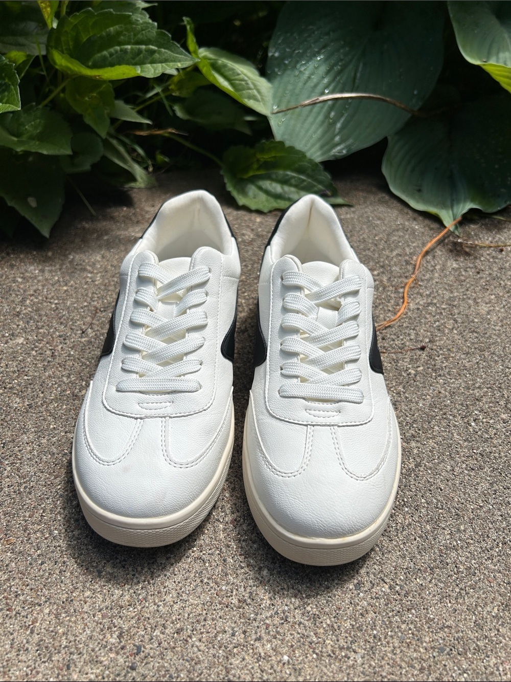 Dolce Vita White Leather Sneakers with Black Side Detail Size 6.5